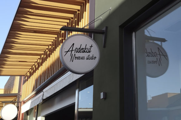 Andeskut Script Handwritten Font for Makers
